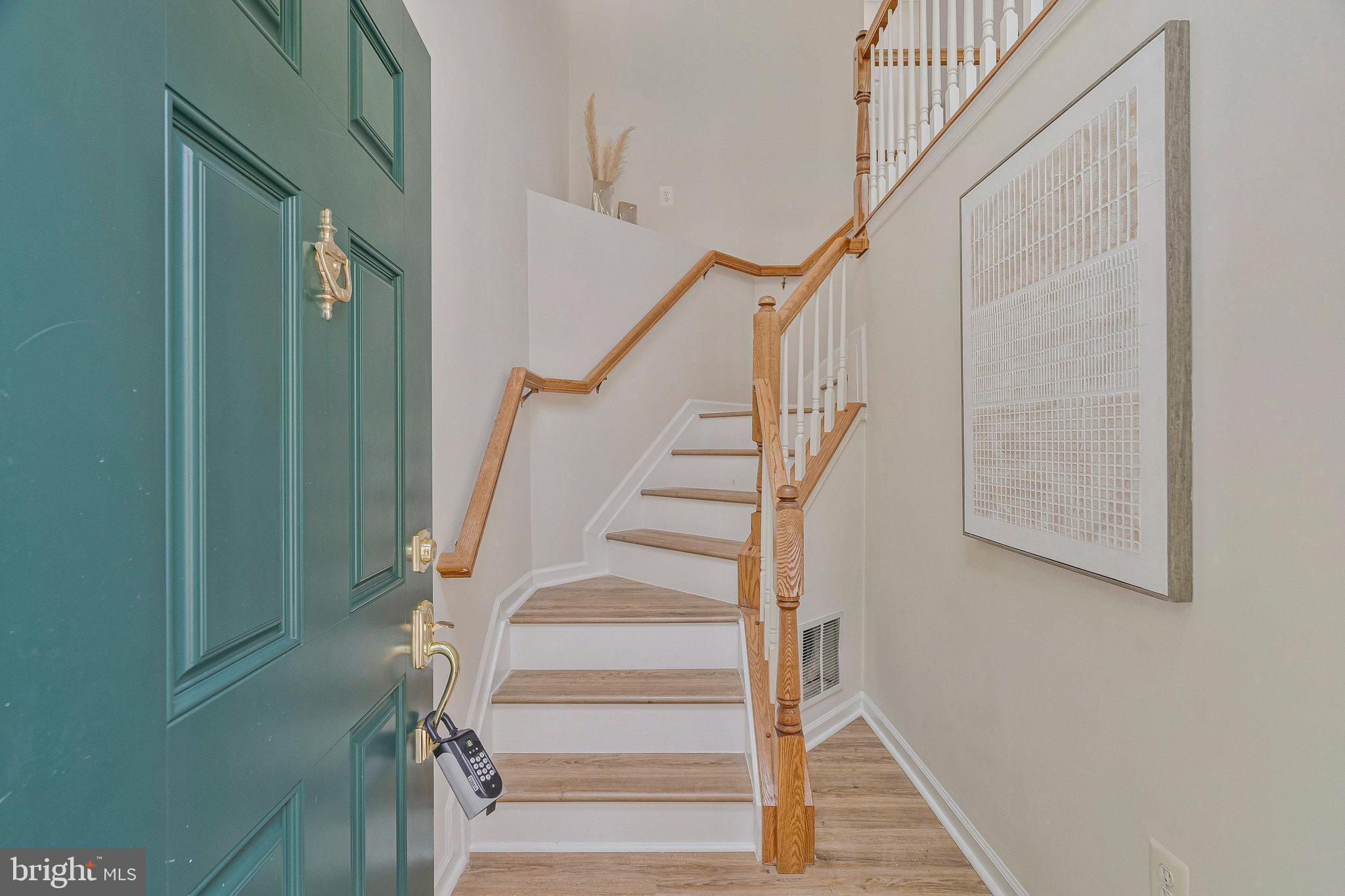 FAIR LAKES COURT - Residential