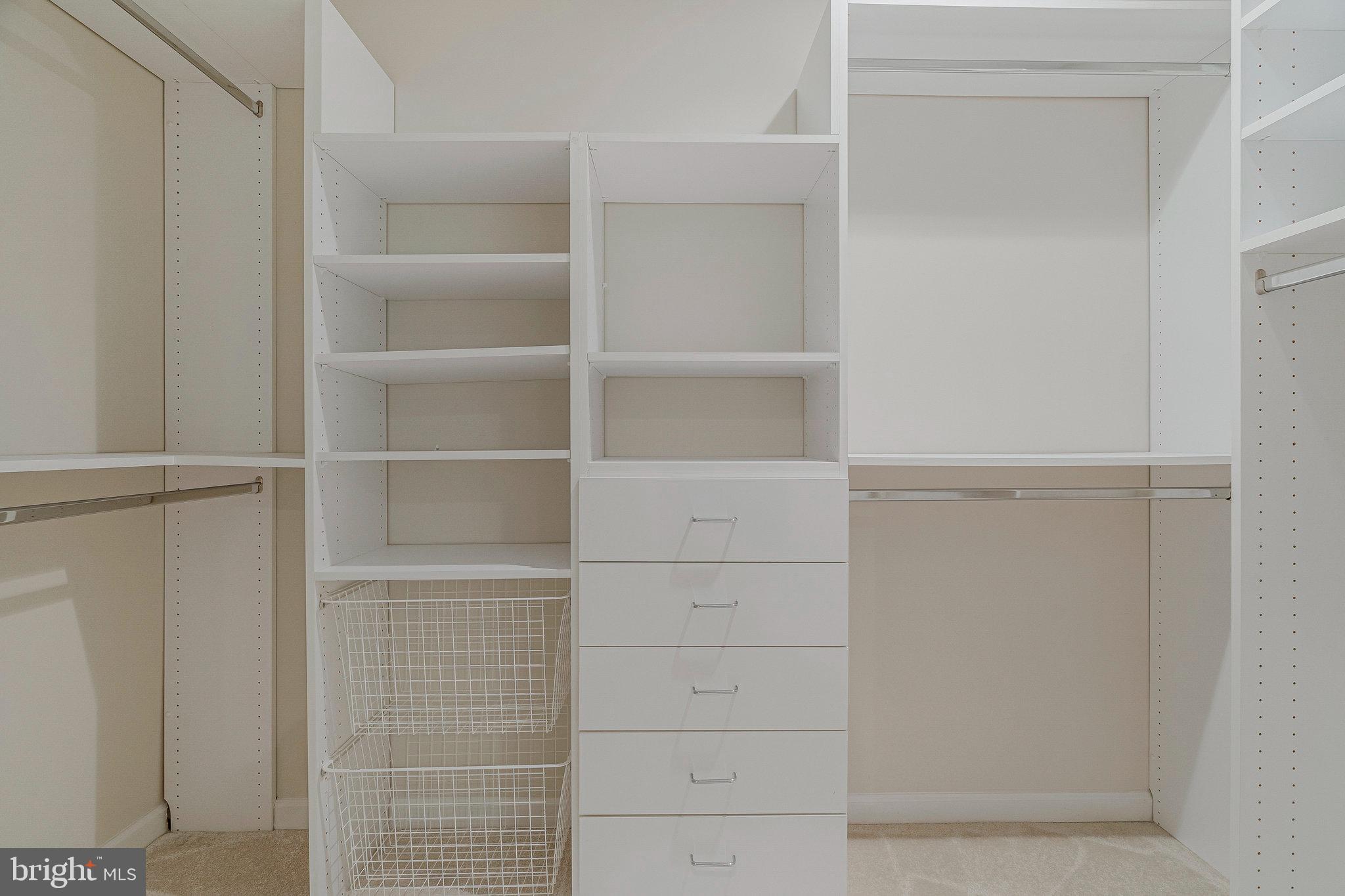 FAIR LAKES COURT - Residential