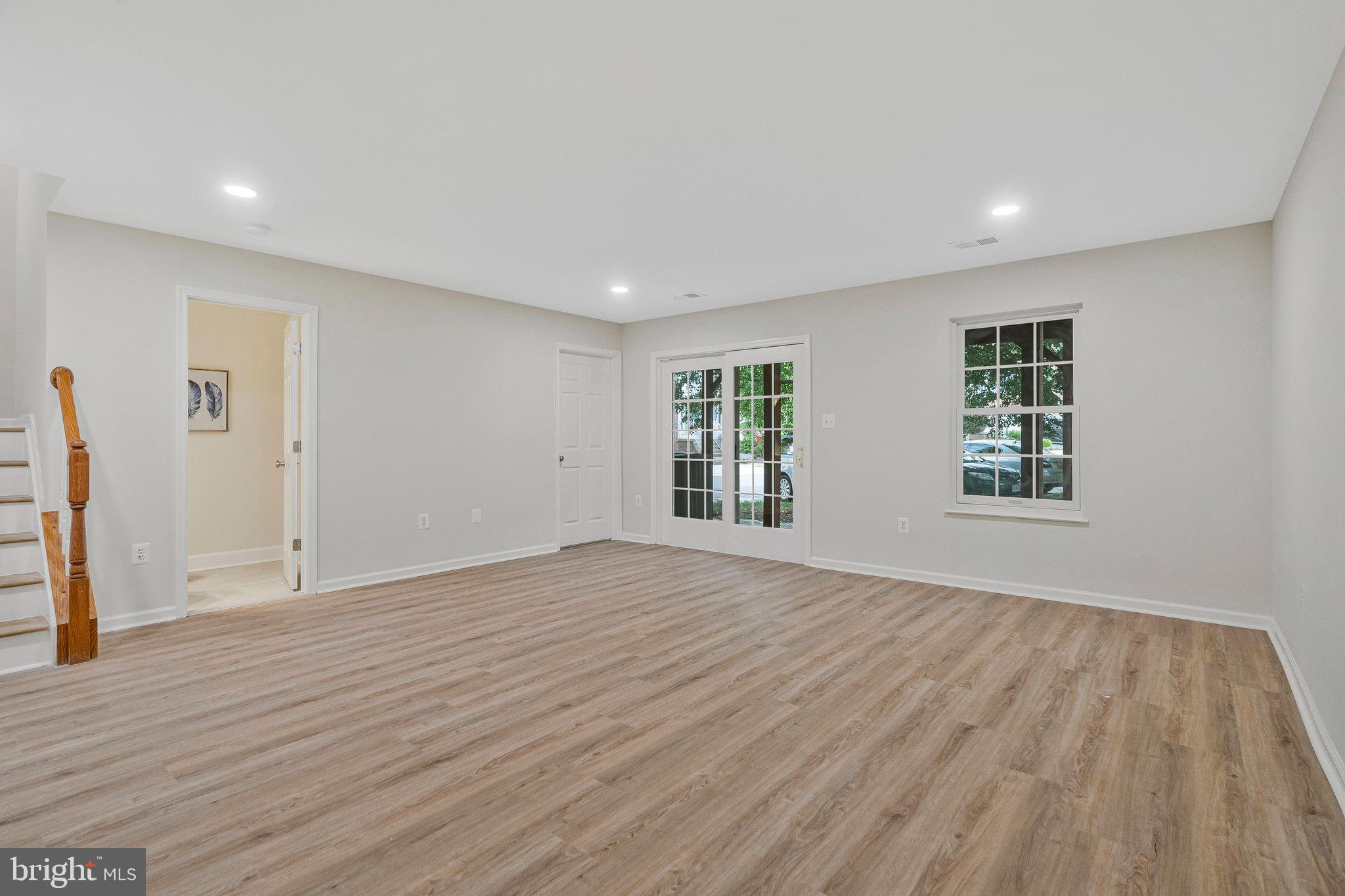 FAIR LAKES COURT - Residential