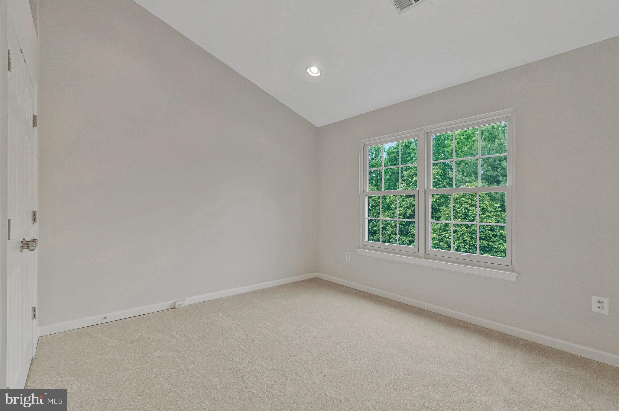 FAIR LAKES COURT - Residential