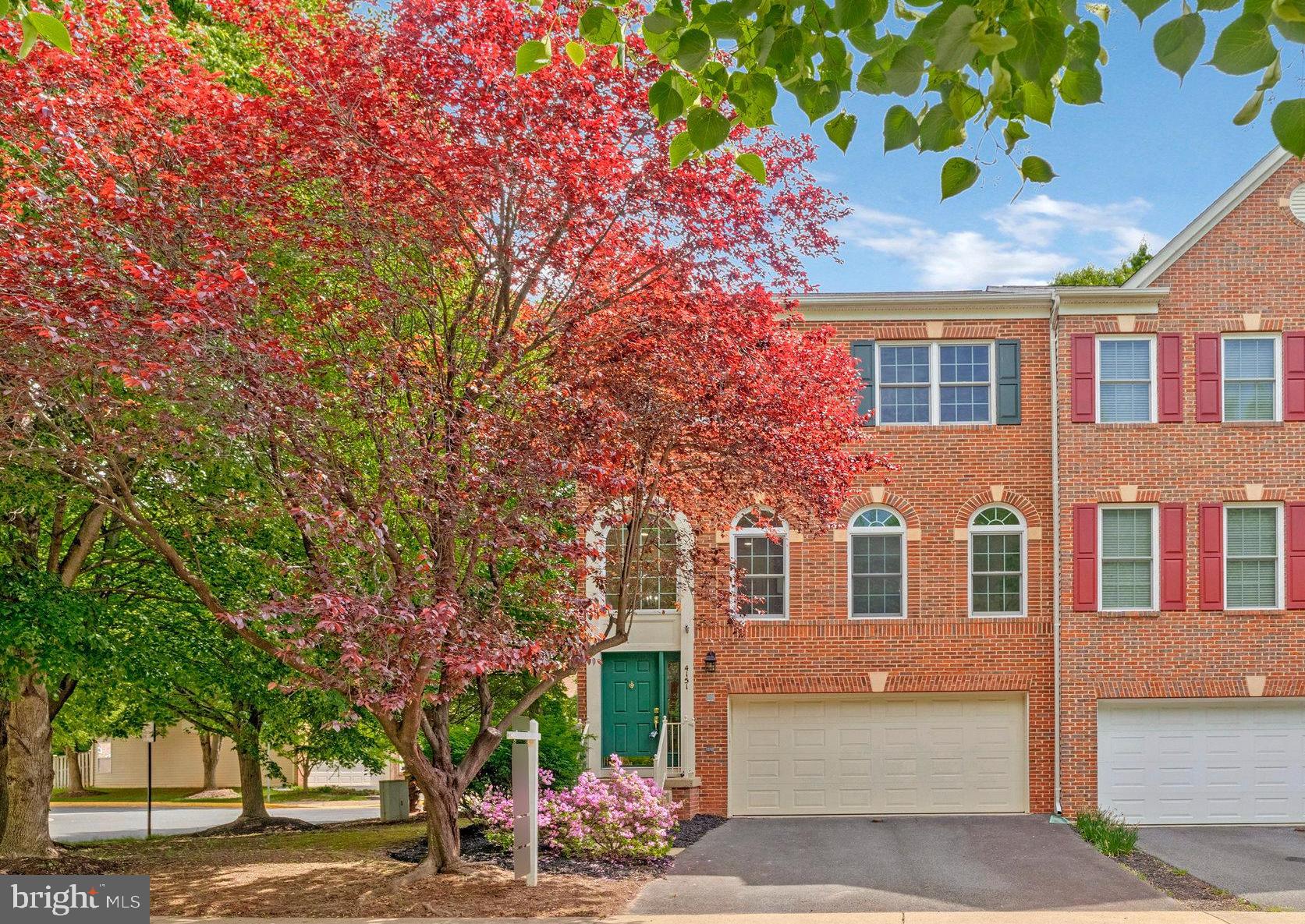 FAIR LAKES COURT - Residential