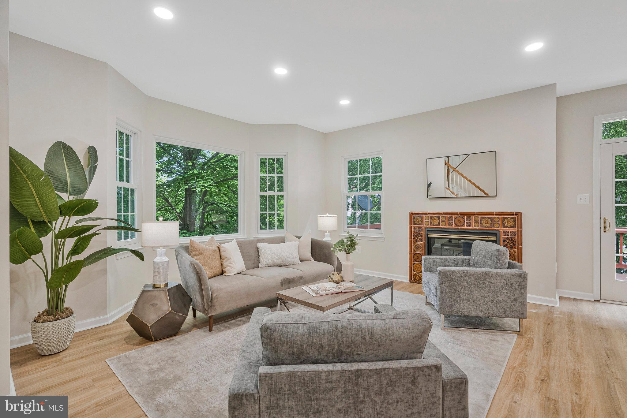 FAIR LAKES COURT - Residential