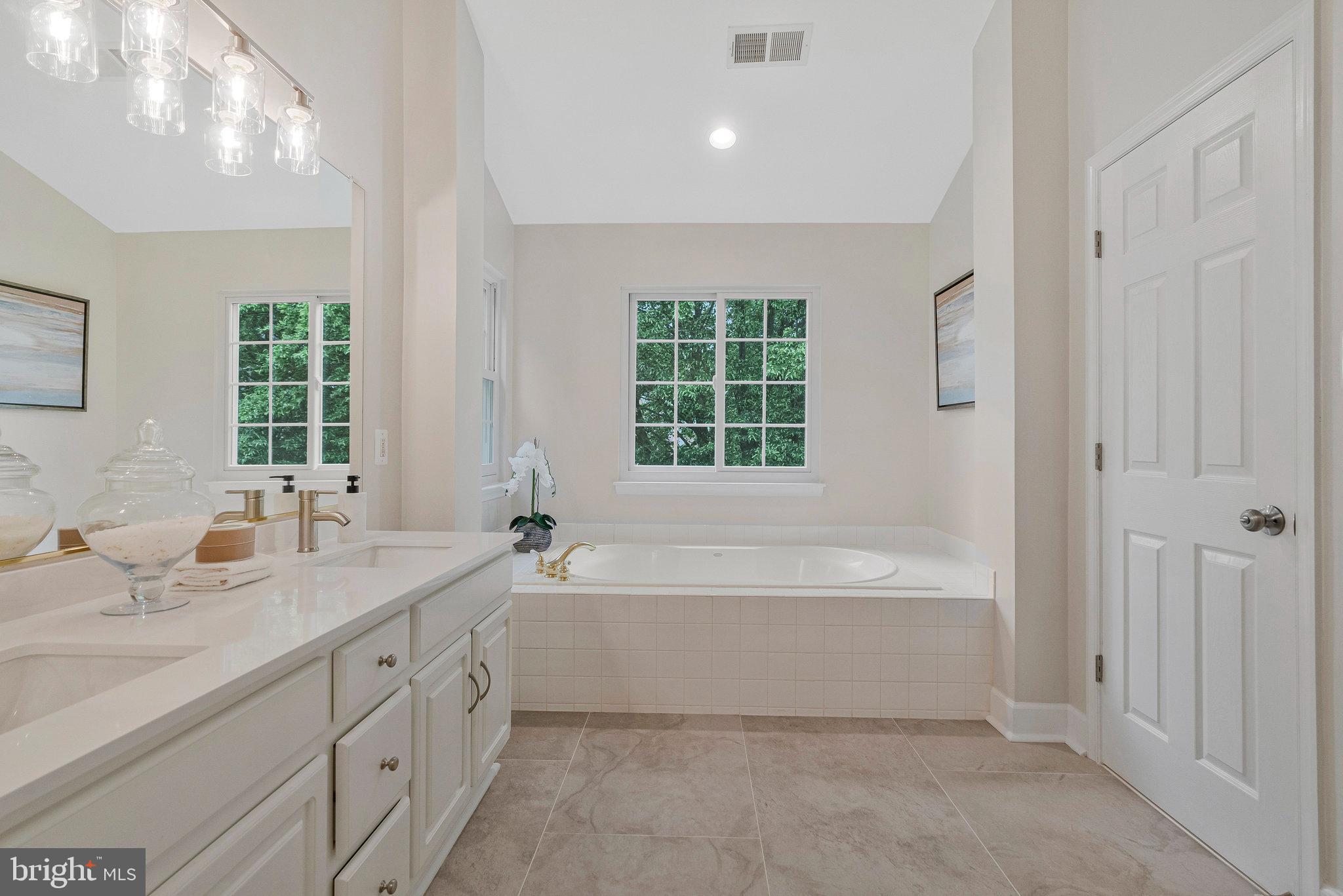 FAIR LAKES COURT - Residential