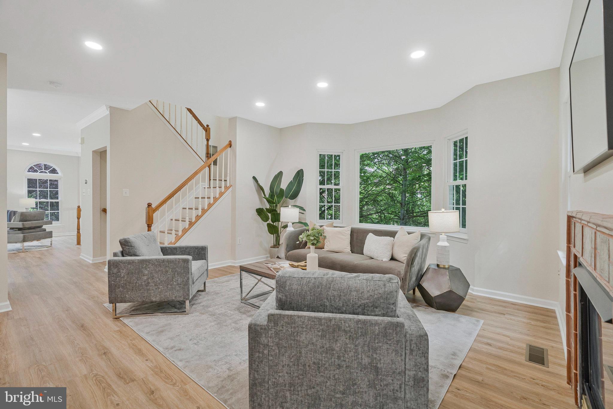 FAIR LAKES COURT - Residential