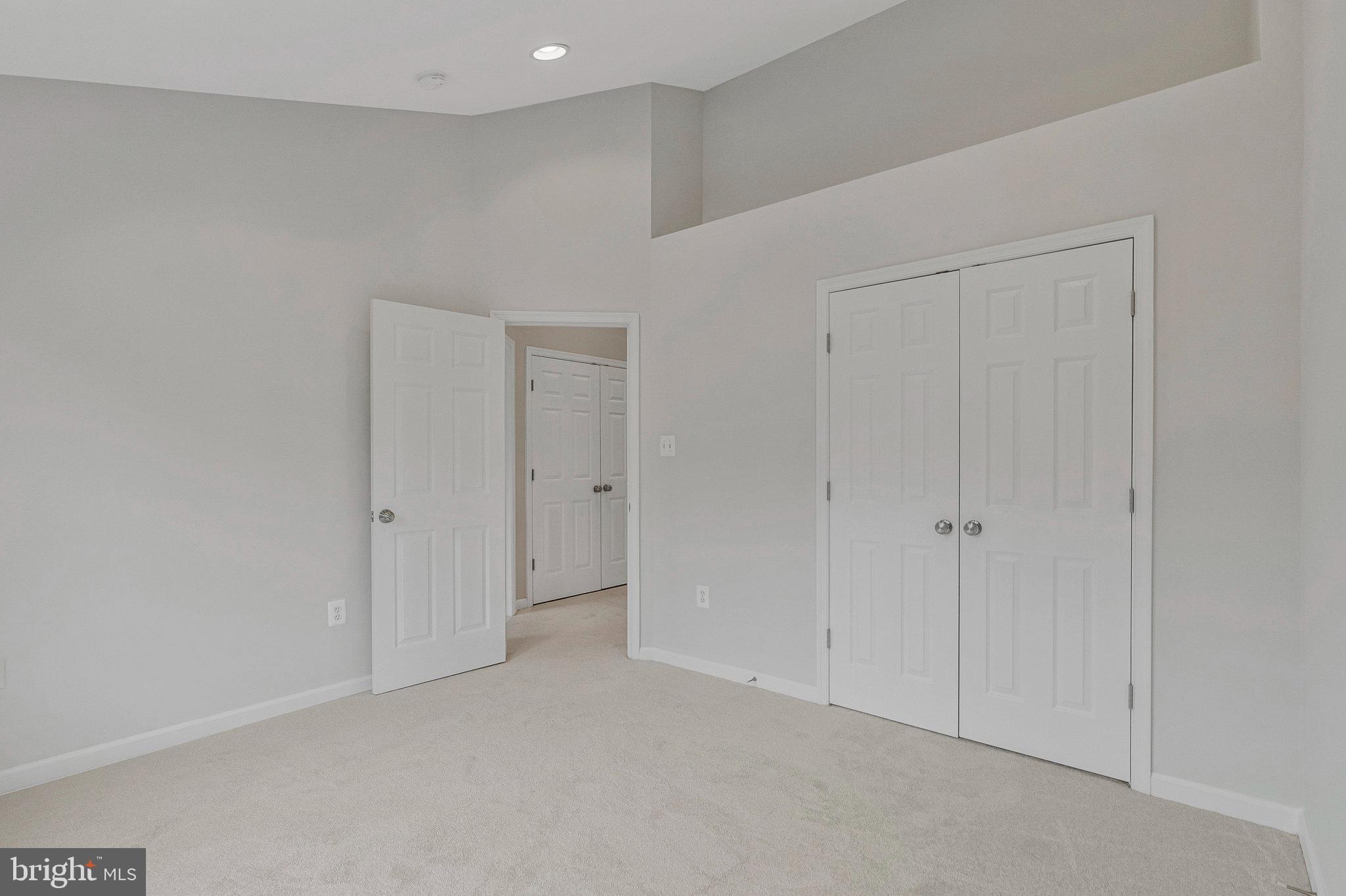 FAIR LAKES COURT - Residential