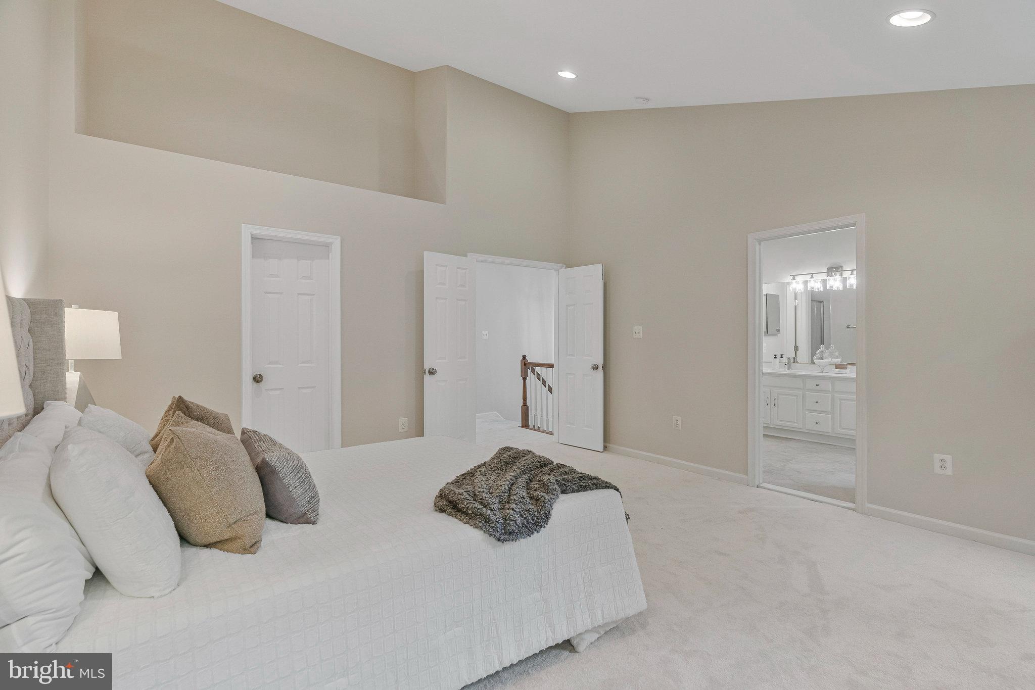 FAIR LAKES COURT - Residential