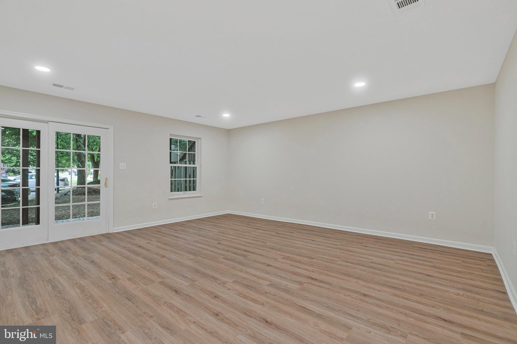 FAIR LAKES COURT - Residential