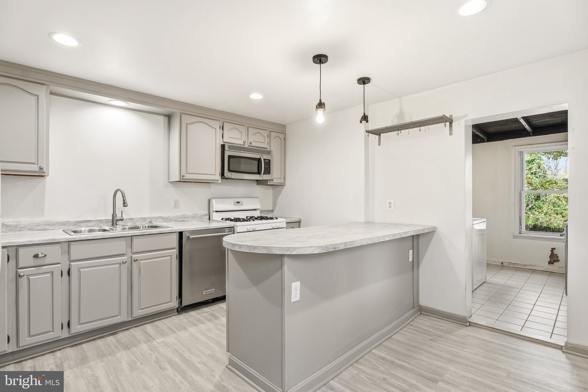 OLD HOMELAND - Residential