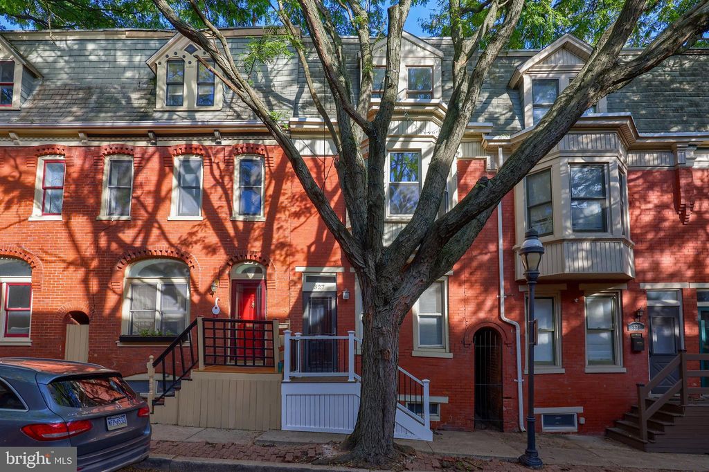 Photo of 327 E Locust Street, YORK, PA 17403 (MLS # PAYK2096104)