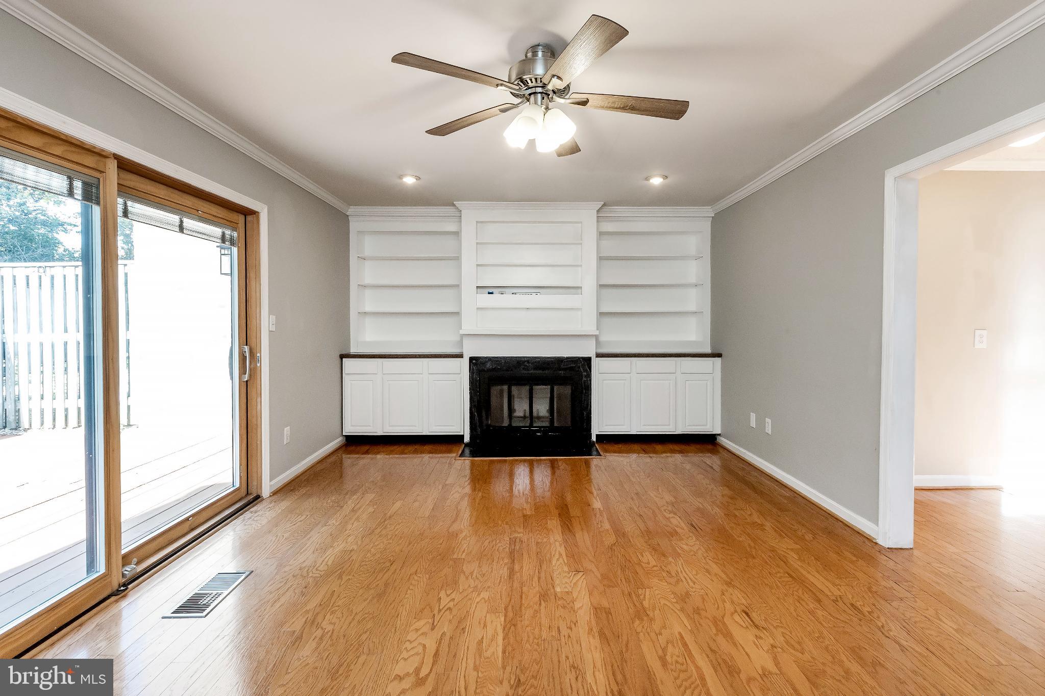 TOWN CENTER - Residential Lease