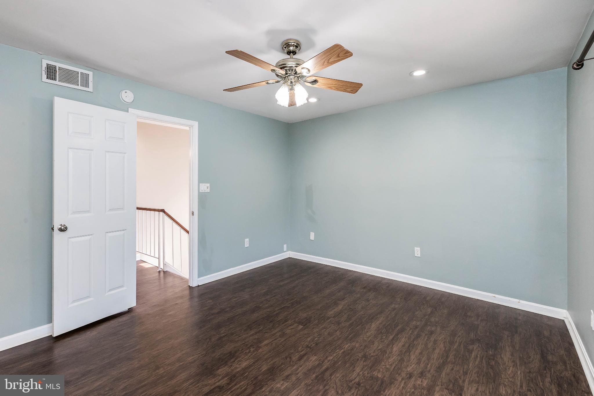 TOWN CENTER - Residential Lease