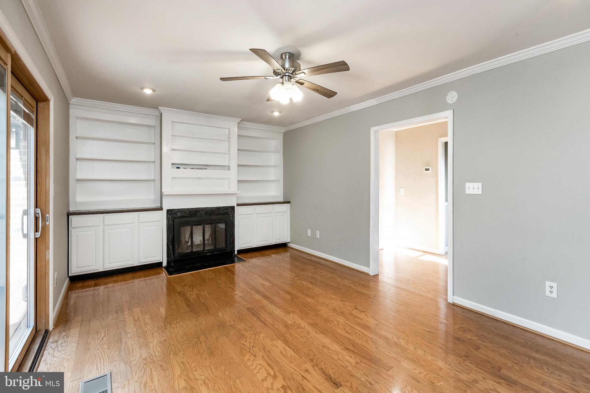 TOWN CENTER - Residential Lease