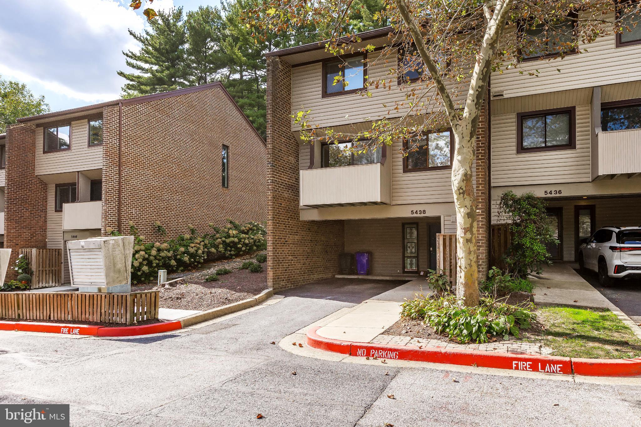 TOWN CENTER - Residential Lease