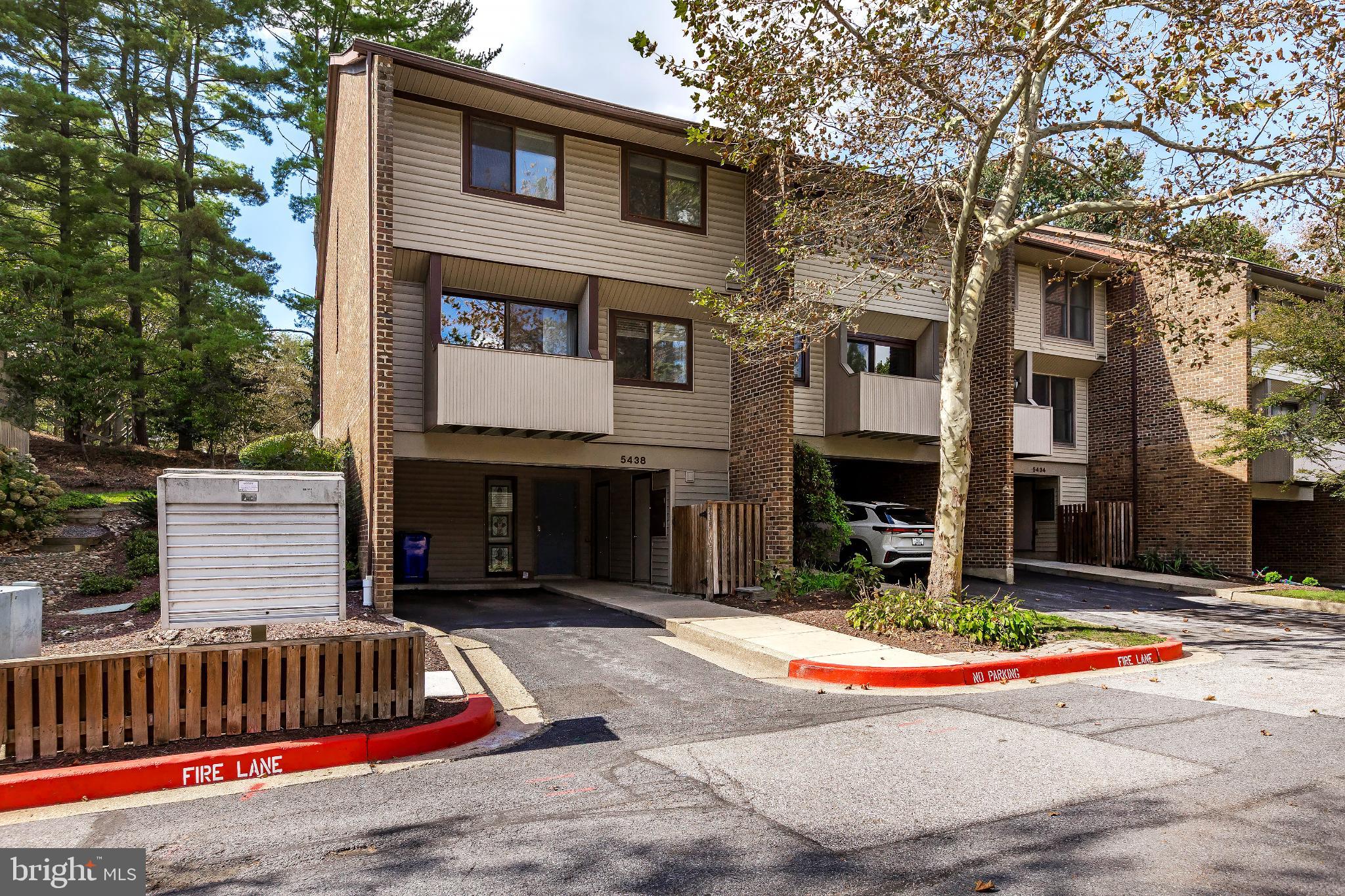 TOWN CENTER - Residential Lease