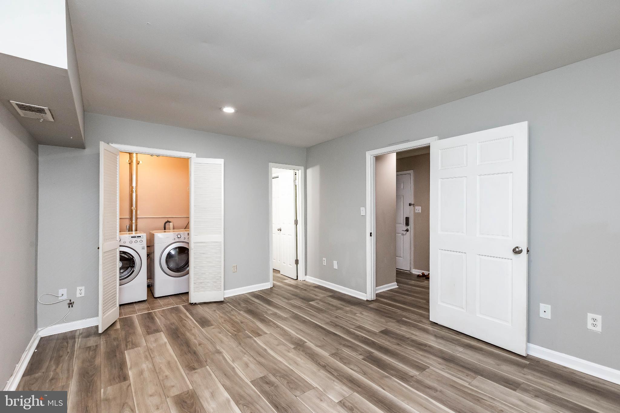 TOWN CENTER - Residential Lease