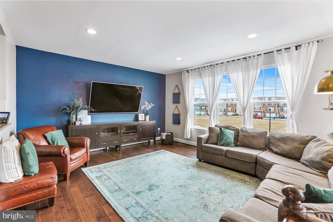 BRADLEY SQUARE - Residential