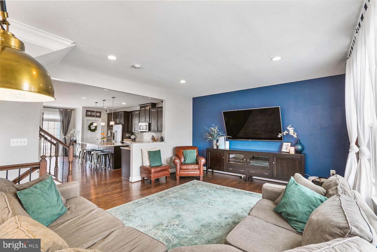 BRADLEY SQUARE - Residential