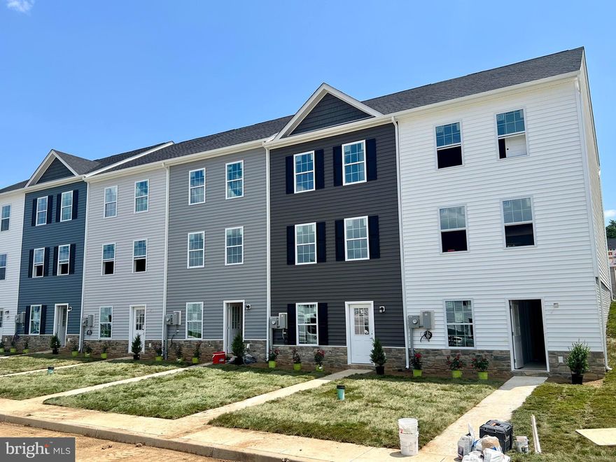 Builder Offering 3% Closing Costs, Immediate delivery! Now Including a Washer and Dryer! Standard upgrades include, large tiled shower in primary bathroom, slow close cabinets, granite countertops and more. Lower Level includes a bedroom with a large walk-in closet, full bathroom and large recreation room. On the middle level you will see an open concept with a L-shaped kitchen, half bath, room for dining area and large family room. The upper level consists of large primary bedroom, primary bathroom with tiled shower and walk-in closet. Another large bedroom with bathroom and walk in closet.