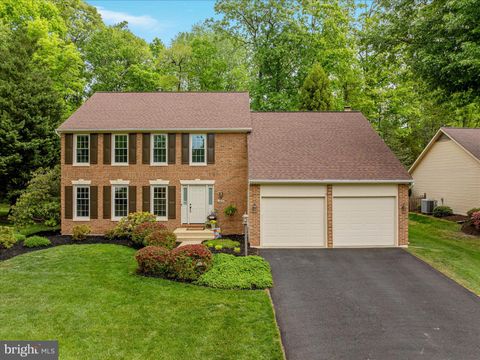 Photo of 12852 Valleywood Drive, WOODBRIDGE, VA 22192 (MLS # VAPW2117930)