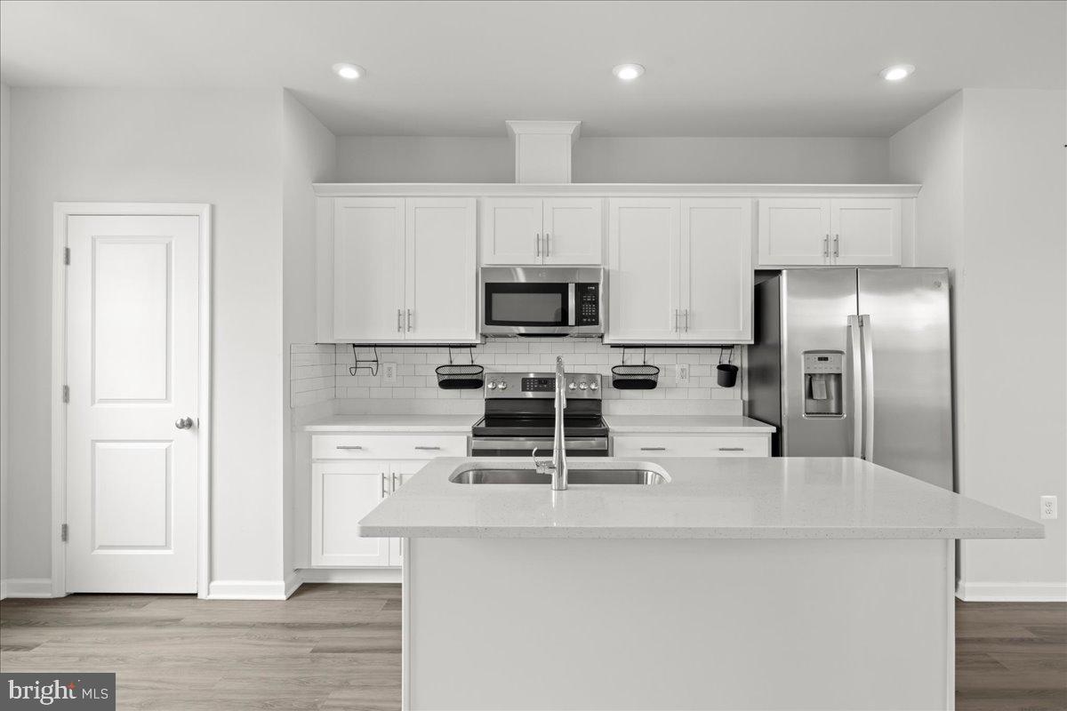 PRESIDENTS POINTE - Residential Lease