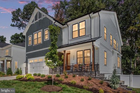 1010 HILLCREST DRIVE SW VIENNA VA 22180