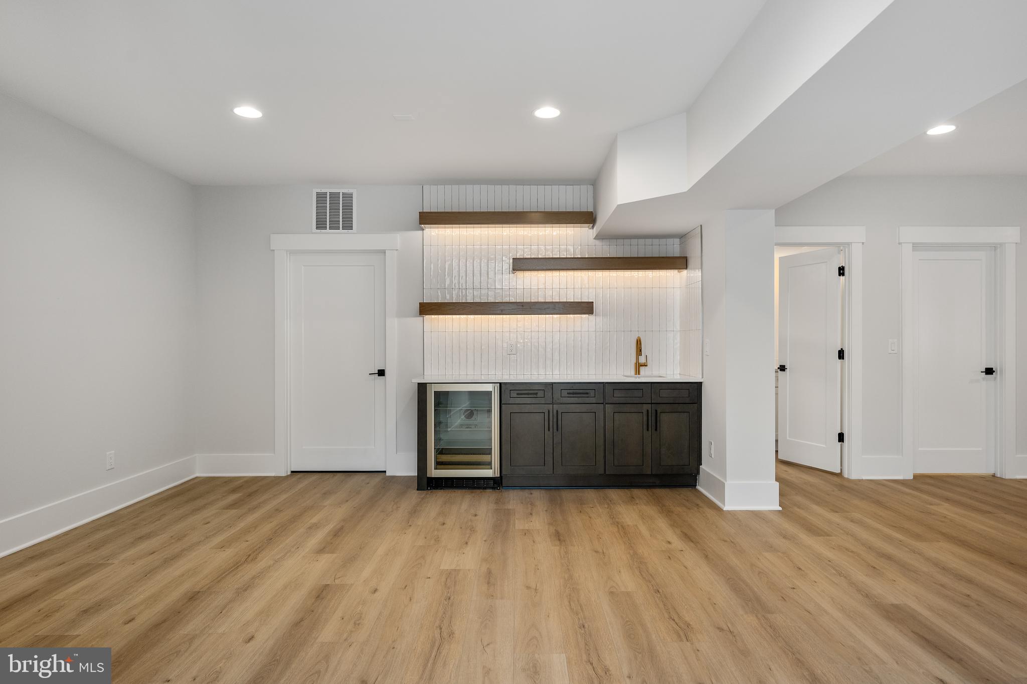 VIENNA WOODS - Residential