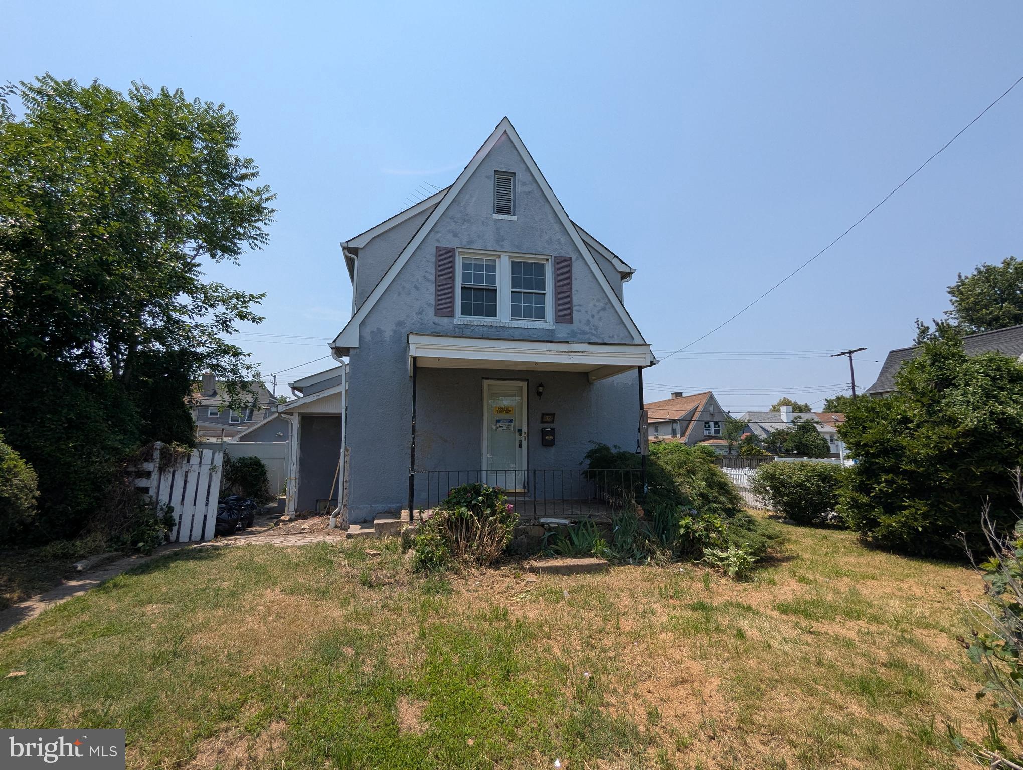 **SHORT SALE - Sold As-Is** Welcome to 32 Kinship Road located in the heart of Historic "Old Dundalk". This semi-detached home is in need of work to bring her back to life. Solid bones make this a great investment opportunity or potential primary residence. Great corner lot on a side road tucked away yet less than 10 minutes to downtown Baltimore and major commuter routes. Cash/ Hard Money only. No traditional bank financing will be accepted. Agents - please review the Agent Remarks for more details.