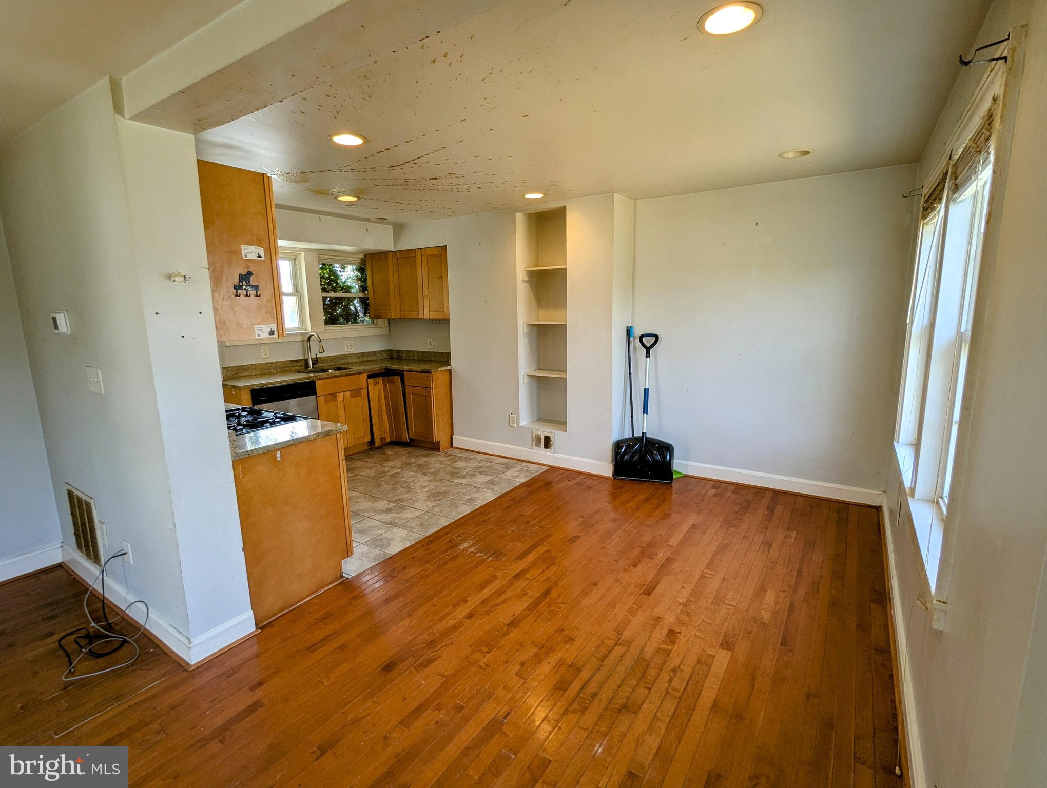32 KINSHIP ROAD