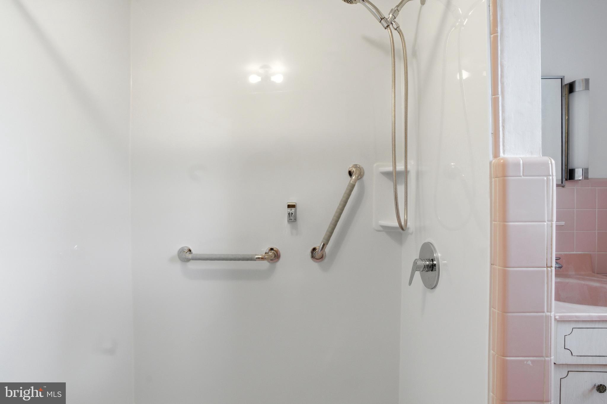 LEEDOM ESTS - Residential