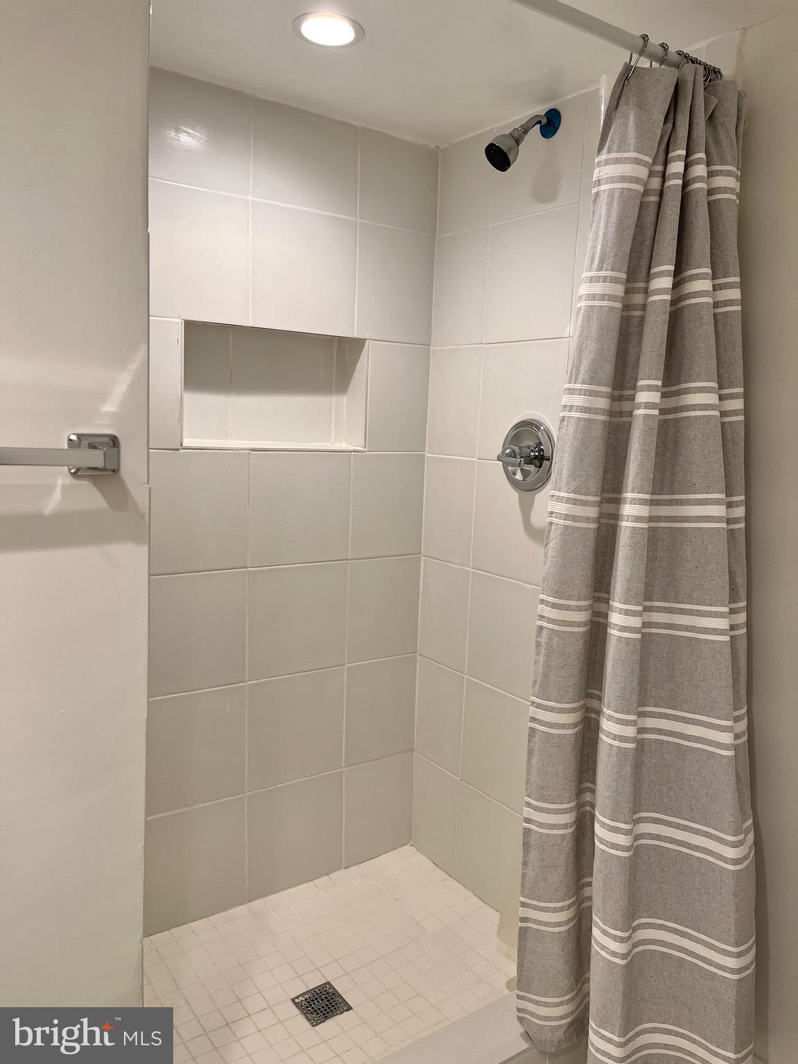 LYON VILLAGE - Residential Lease