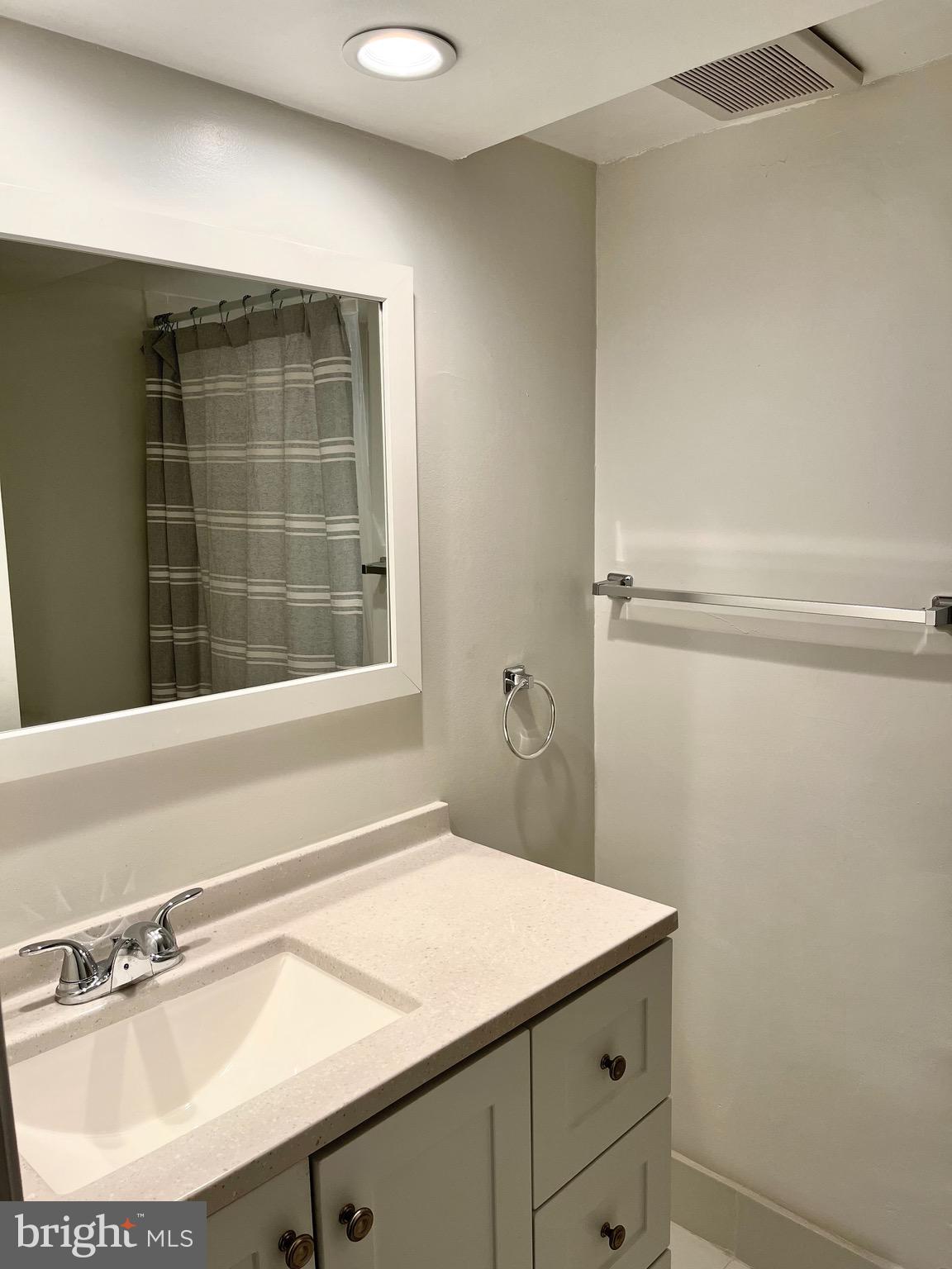 LYON VILLAGE - Residential Lease