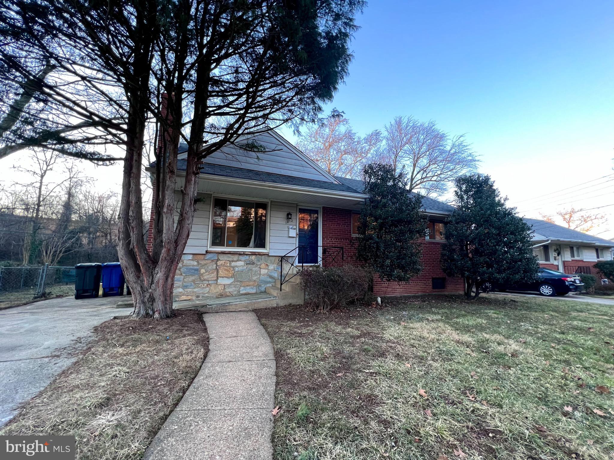 LYON VILLAGE - Residential Lease