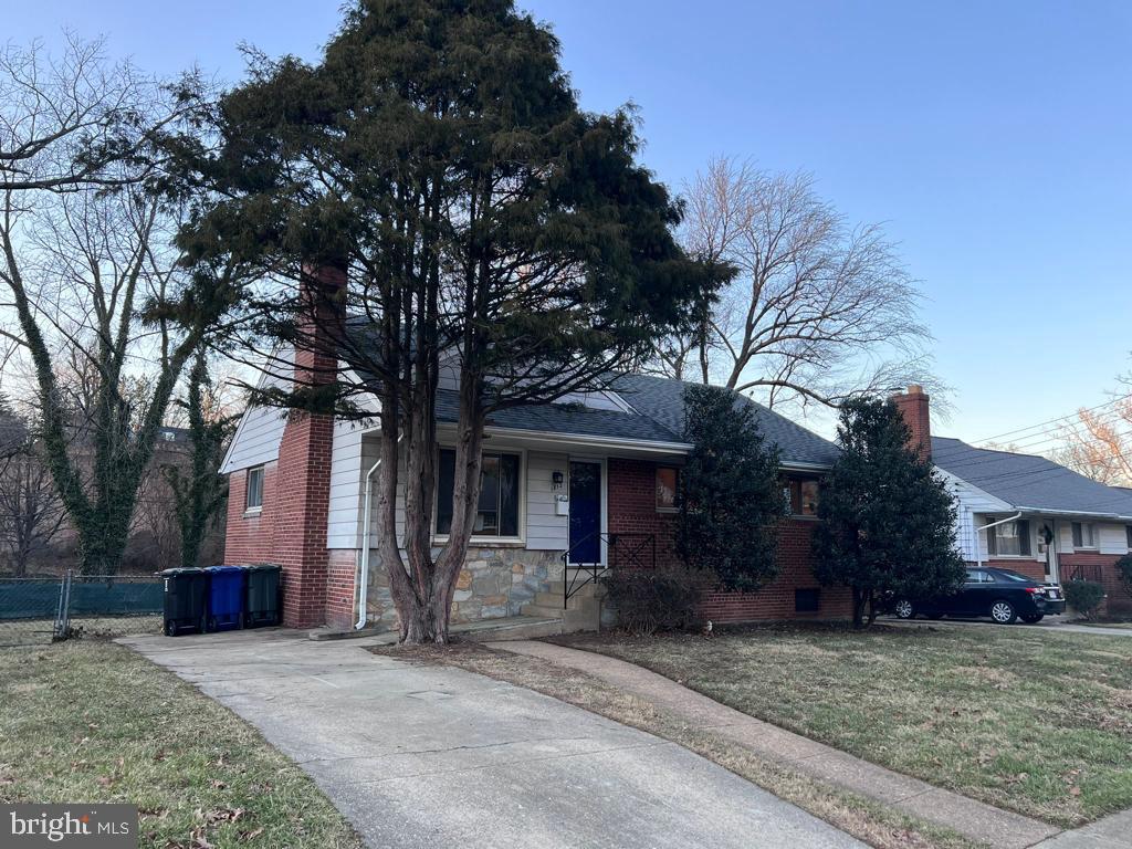 LYON VILLAGE - Residential Lease