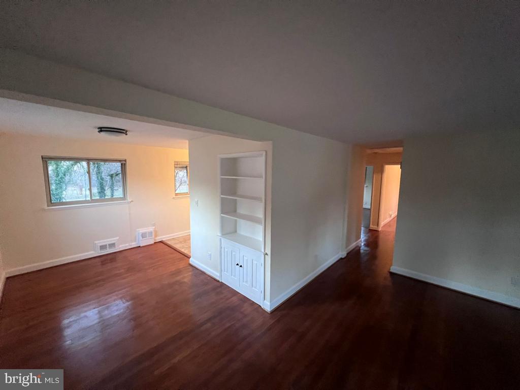 LYON VILLAGE - Residential Lease