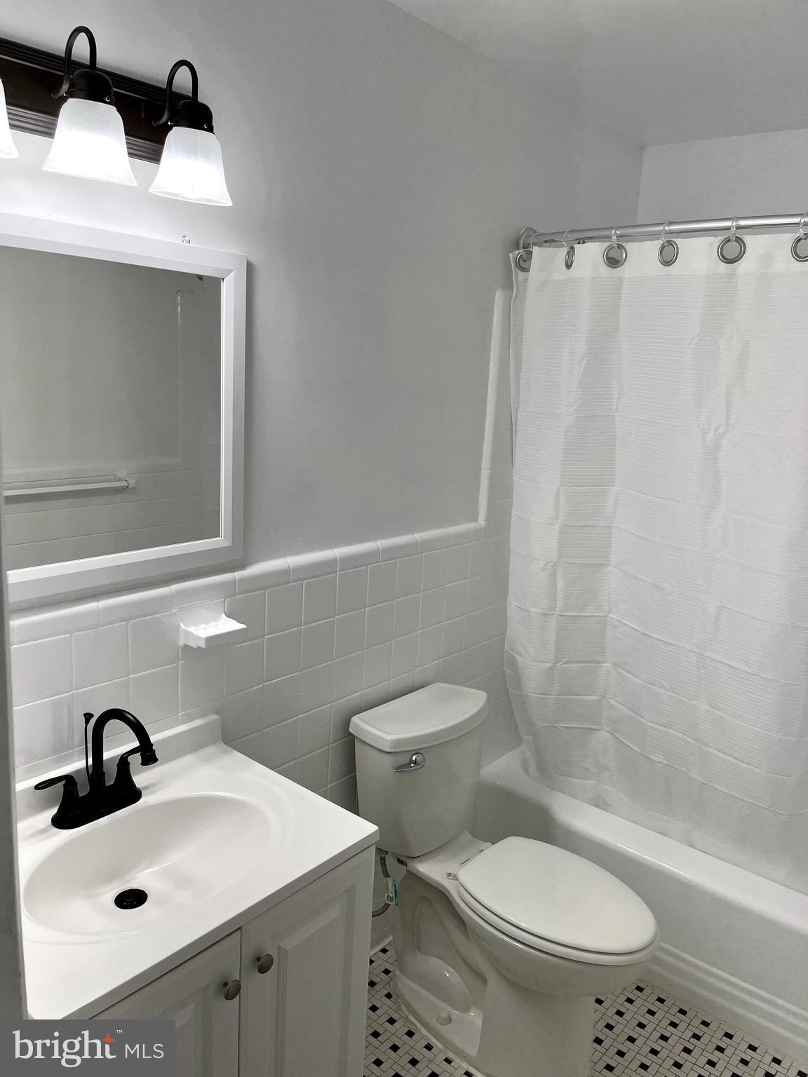 LYON VILLAGE - Residential Lease