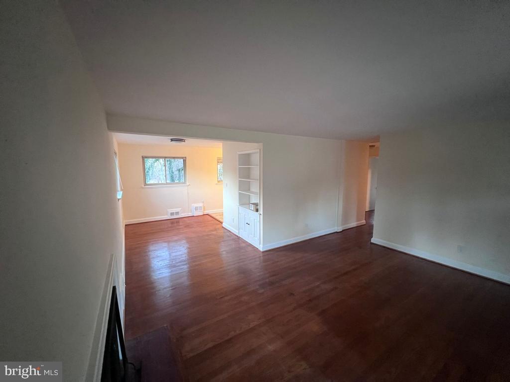 LYON VILLAGE - Residential Lease