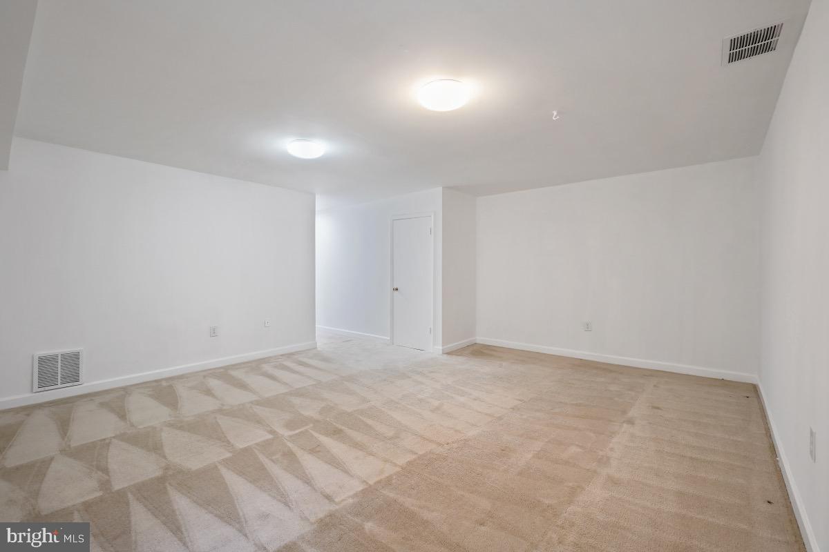 PLYMOUTH GARDENS - Residential Lease