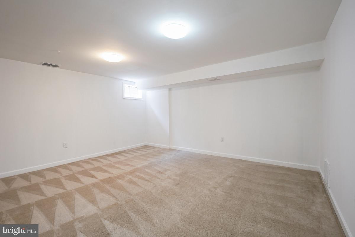 PLYMOUTH GARDENS - Residential Lease