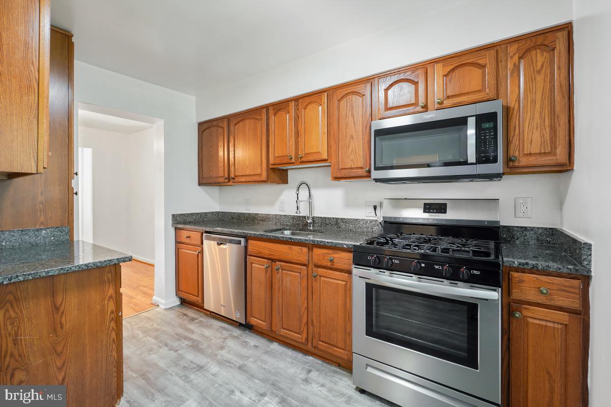 PLYMOUTH GARDENS - Residential Lease