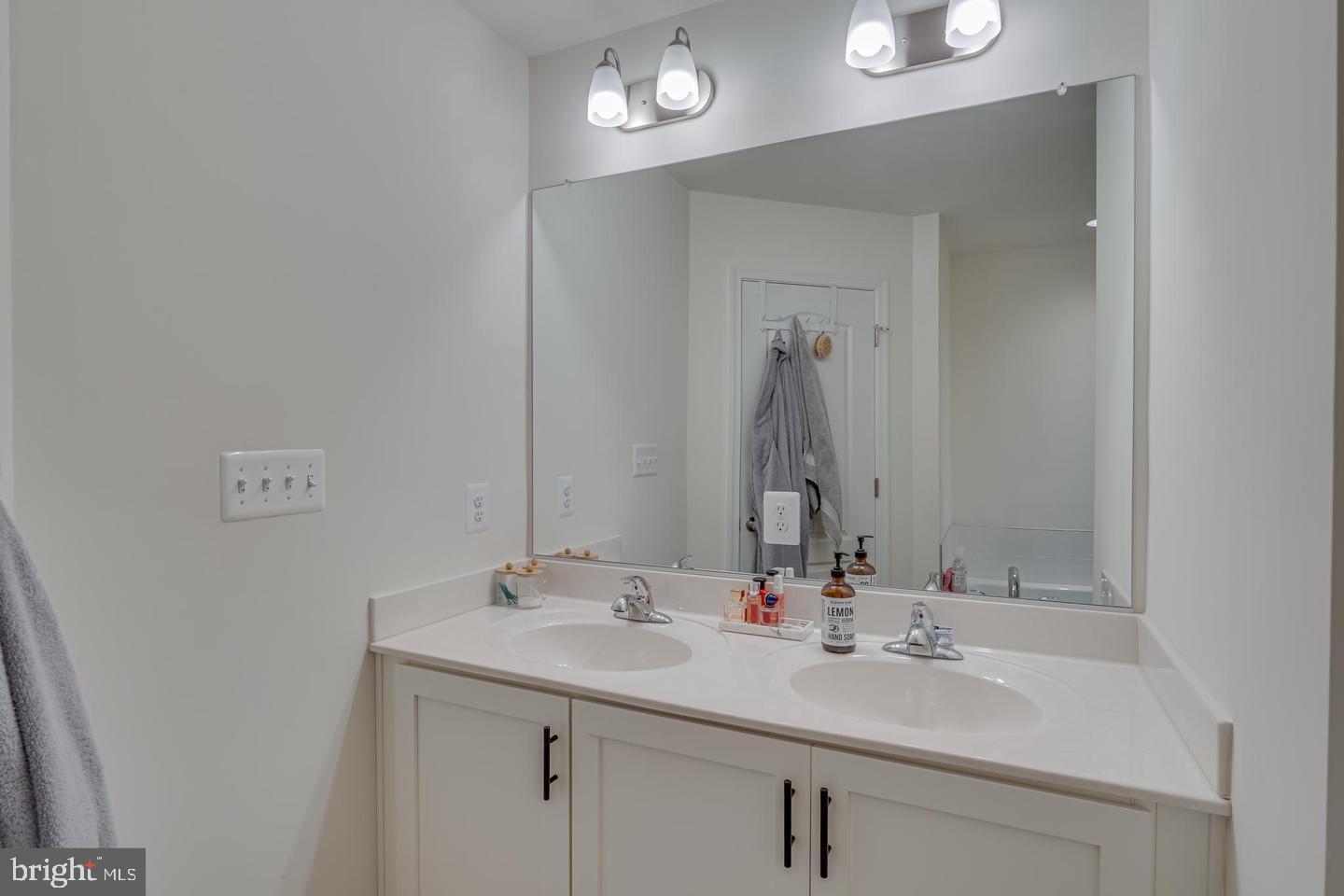 TOWNES AT TATE MANOR - Residential Lease