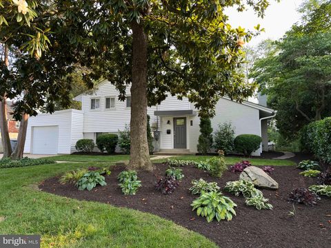 Homes For Sale - 1017 Croton Drive<br/> ALEXANDRIA, VA 22308