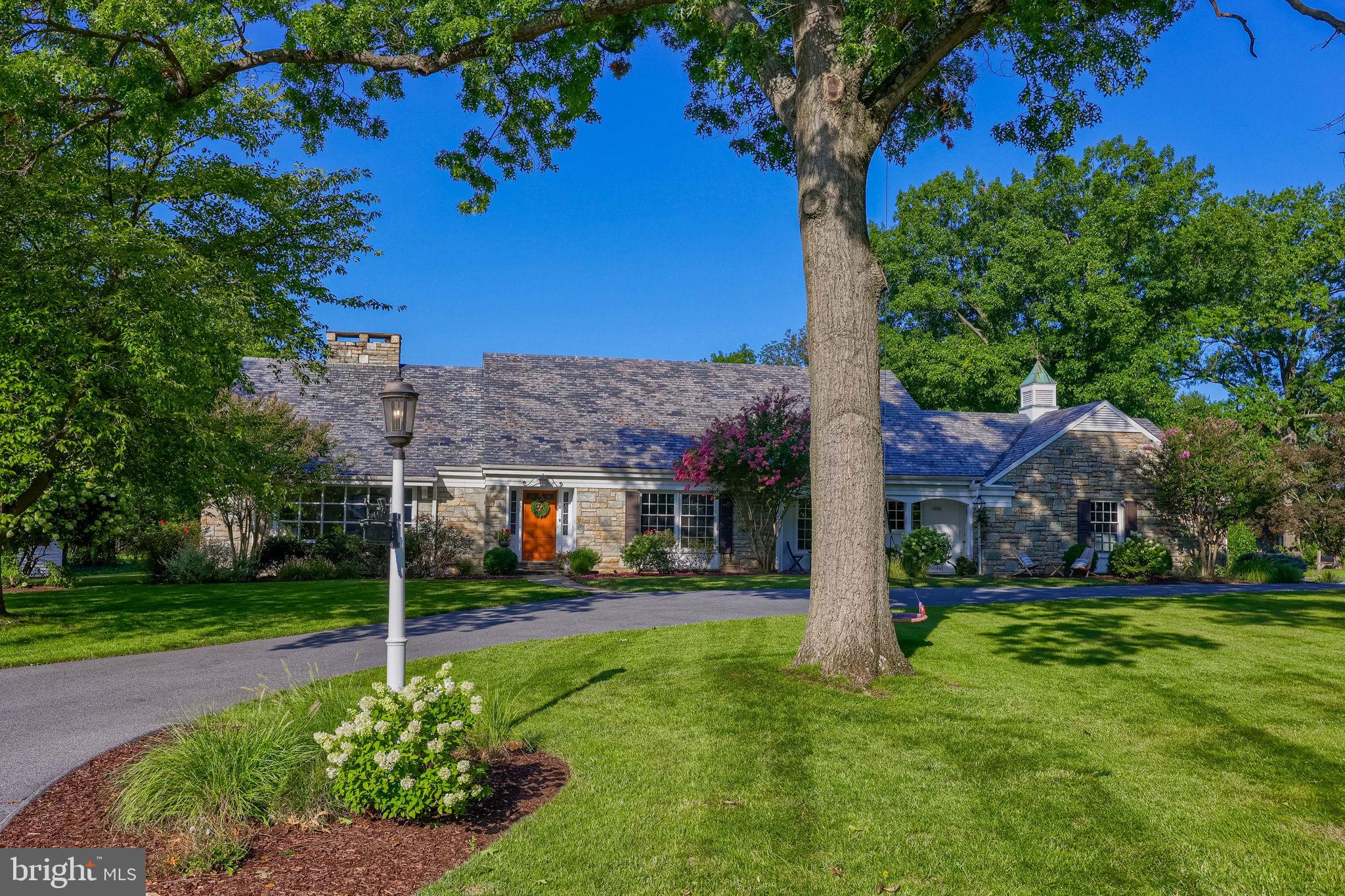 1535 COUNTRY CLUB DRIVE