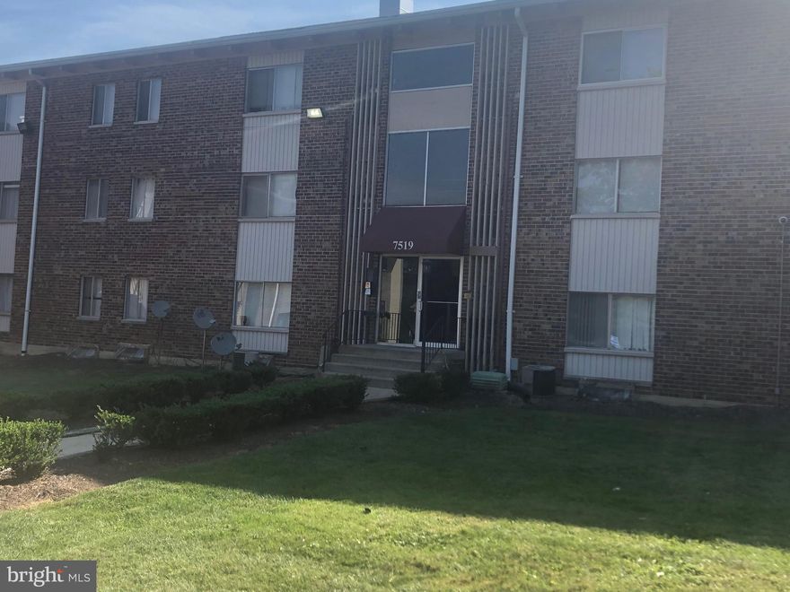 Investor Alert, Investor Alert. This incredible cash generating studio unit in the sought after Frenchmans Creek subdivision can be yours. Your tenants only have to pay for electric as the water and gas are included in the lowest condo fee you will find in the county. Walking distance to the grocery store, the metro, restaurants,the park, the library and much more. Less than 3 minute drive to the subway, 495, 295 and route 50. This unit offers everything you could want in an investment property.