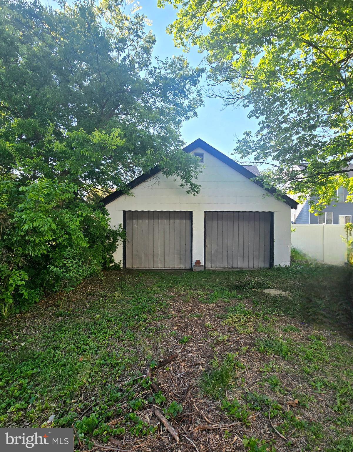 220 MEADOW ROAD