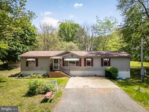 21 Pheasant Lane, Bechtelsville, PA MLS: PABK2057276