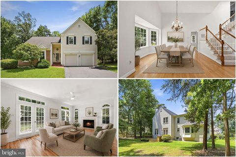 Photo of 6413 Bromfield Trace, CENTREVILLE, VA 20120 (MLS # VAFX2327394)