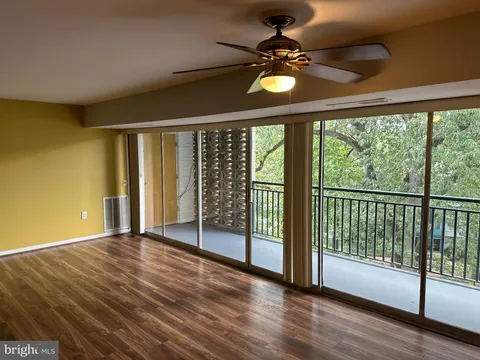 1806 Metzerott Road Unit 505, Adelphi, MD MLS: MDPG2167586