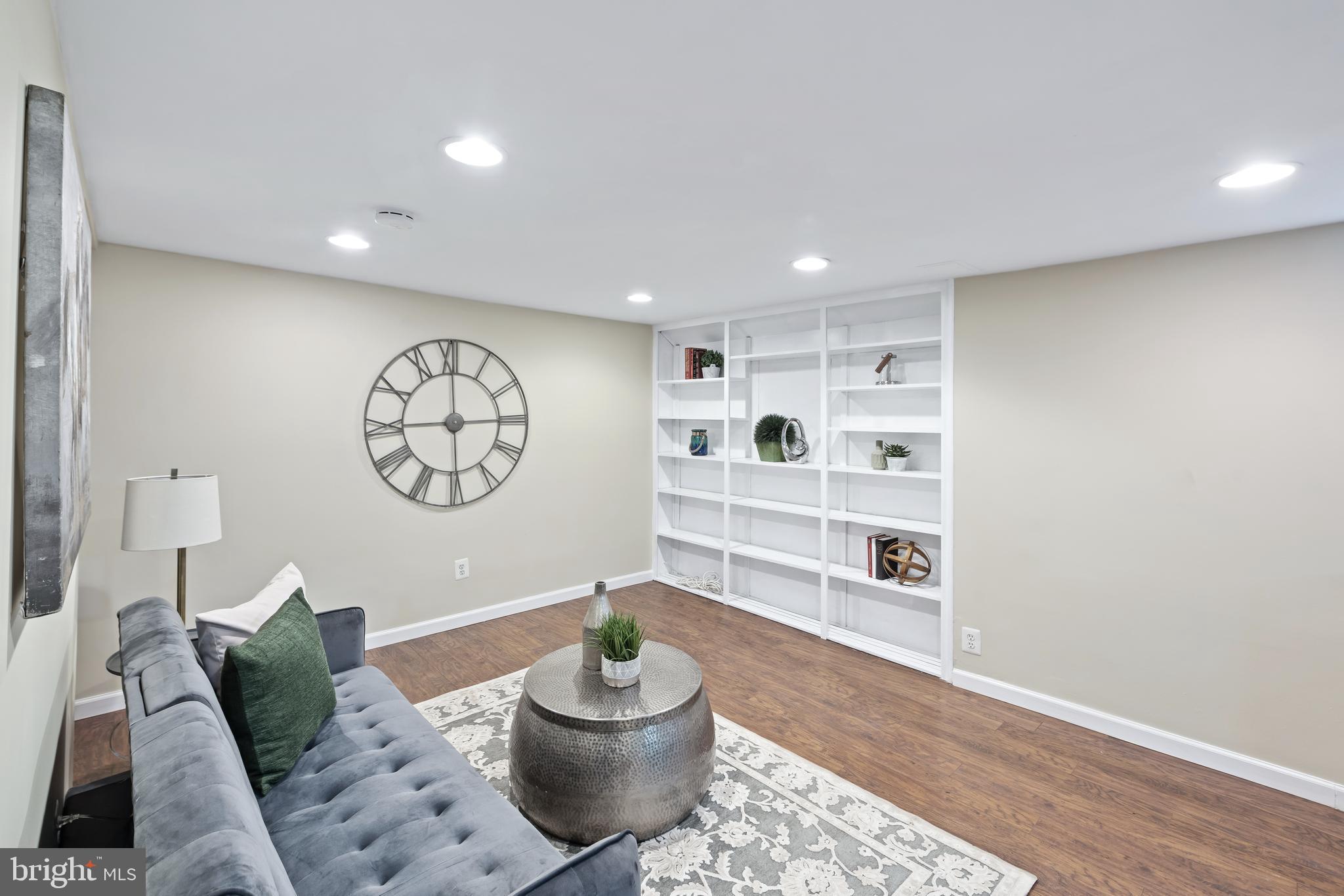 MEADOWOOD - Residential