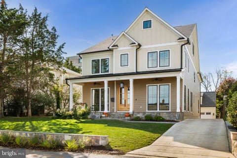 Photo of 2134 N Stafford Street, ARLINGTON, VA 22207 (MLS # VAAR2080592)