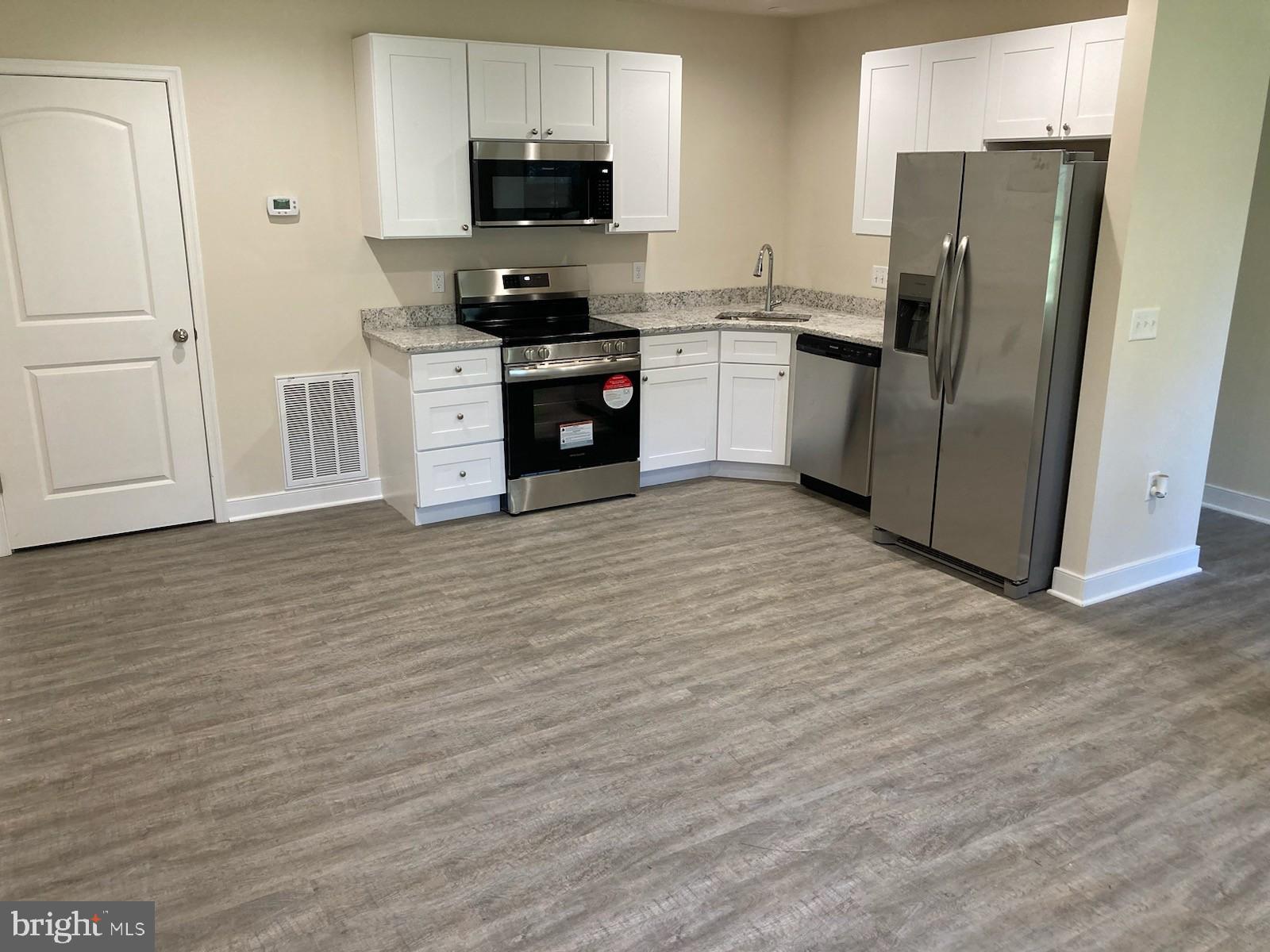 WESTMORELAND SHORES - Residential Lease